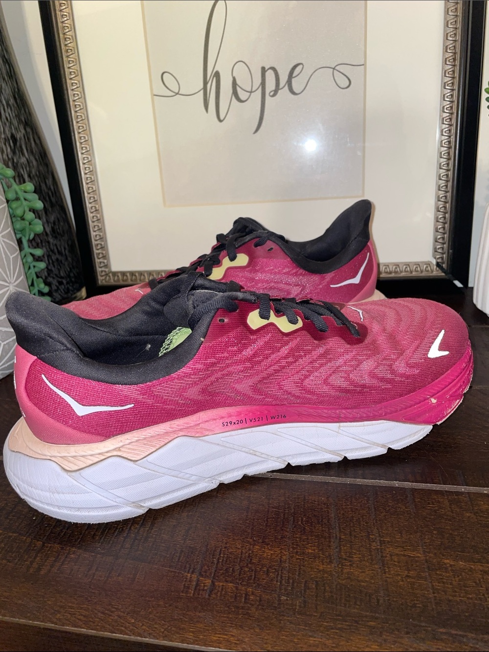 Hoka Arahi 6 Pink Athletic Running Shoes Sneakers Size 8B Festival Fuchsia - Picture 10 of 16